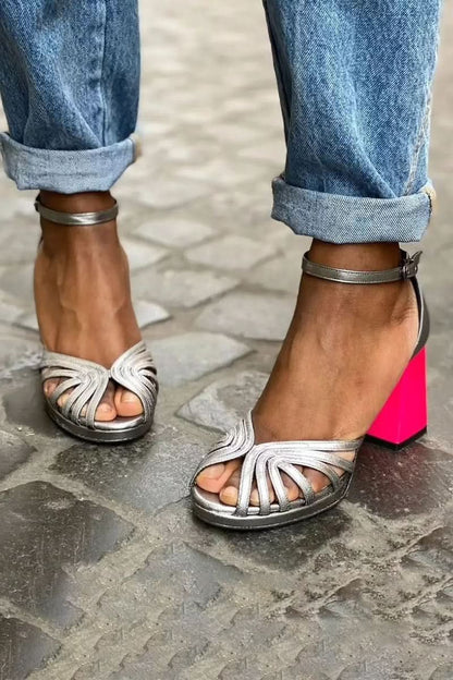 Naelle™ | Sandalias de tacón ancho brillante con elegante hebilla